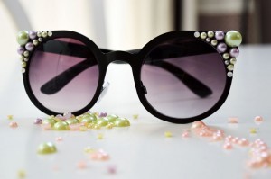 PEARL DIY: Pearl Encrusted Sunglasses by Mr. Kate (@mrkatedotcom)