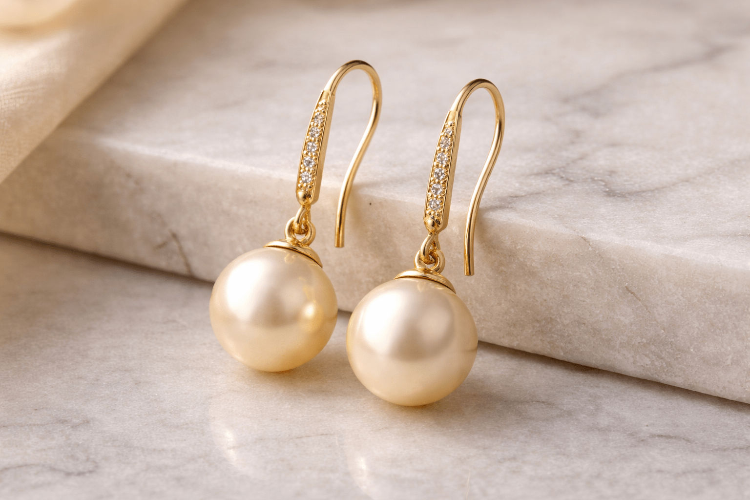 pearlsonly-blog-99-image-1-pearl - Boucles d’oreilles en or jaune avec perles Combinaison classique - Bijoux perles - pearlsonly