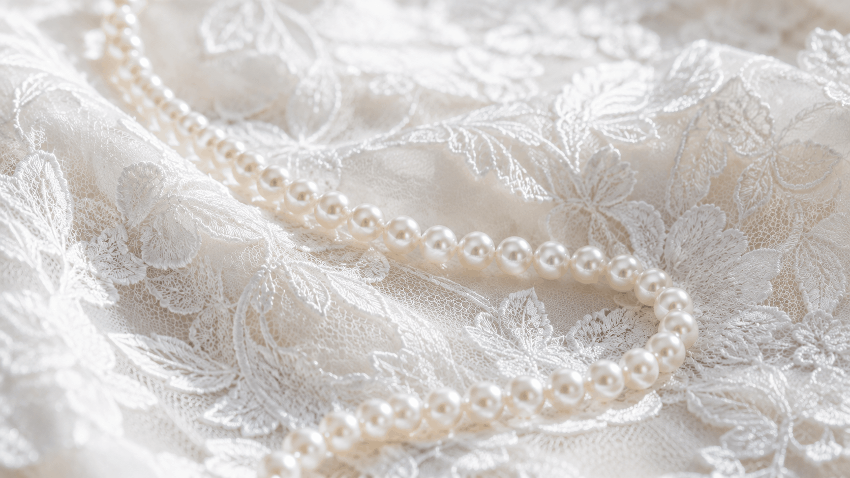 01. Pourquoi les bijoux en perles pour mariées n’ont jamais passé de mode