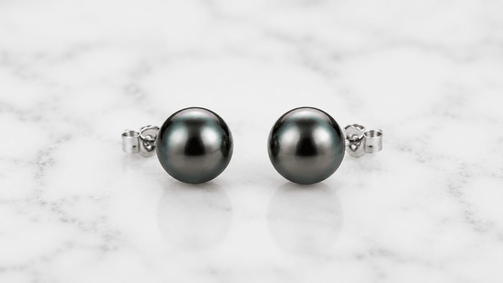 02. Boucles d’oreilles à perles noires clous — Le classique de tous les jours