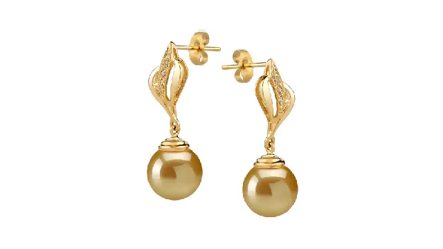 View Boucles d'oreilles de perles de mer du Sud dorées collection